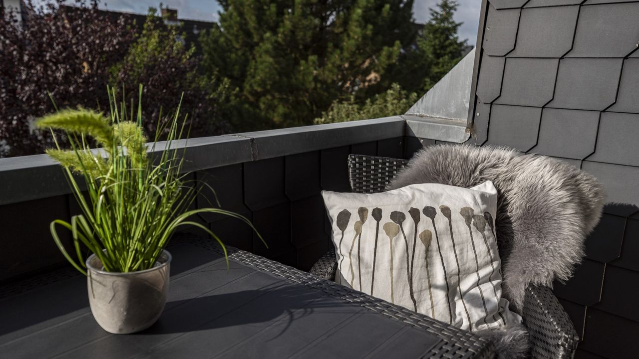 Genießen Sie die Nachmittagssonne auf Ihrem Balkon Genießen Sie die Nachmittagssonne auf Ihrem Balkon